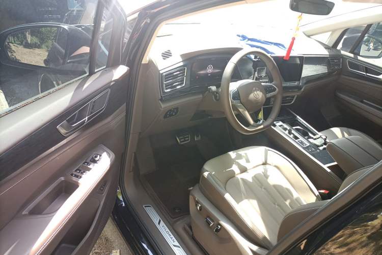 Used Volkswagen Viloran 2024 380TSI Luxury Edition