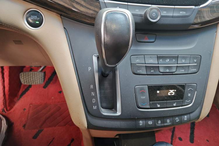 Used Buick GL8 2017 ES 28T Premium Version China V Standard Gear Lever