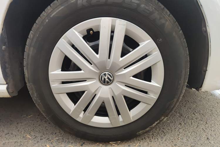 Used Volkswagen Polo 2016 1.4L Automatic Trendy Model Right Front Wheel Hub