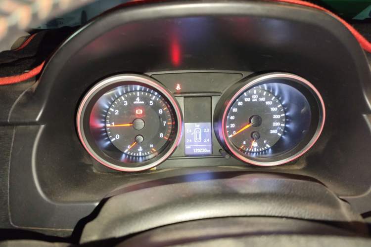 Used Haval H6 2015 Revised Version Sport Edition 1.5T Manual Transmission Two-Wheel Drive Elite Grade
