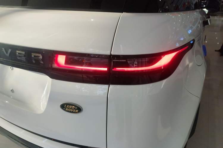 Used Land Rover Range Rover Evoque 2024 Aurora L 249 PS Prestige Light-Chasing Edition
