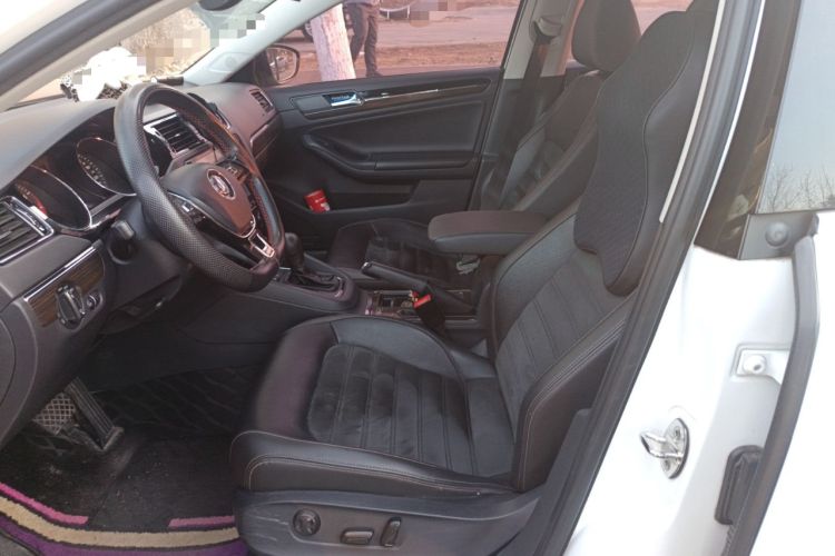 Used Volkswagen Sagitar 2017 230TSI Automatic Luxury Edition
