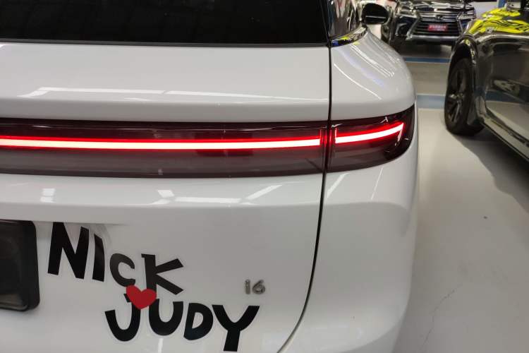 Used Li Auto i6 2025 Model Two-Wheel-Drive Standard Type
