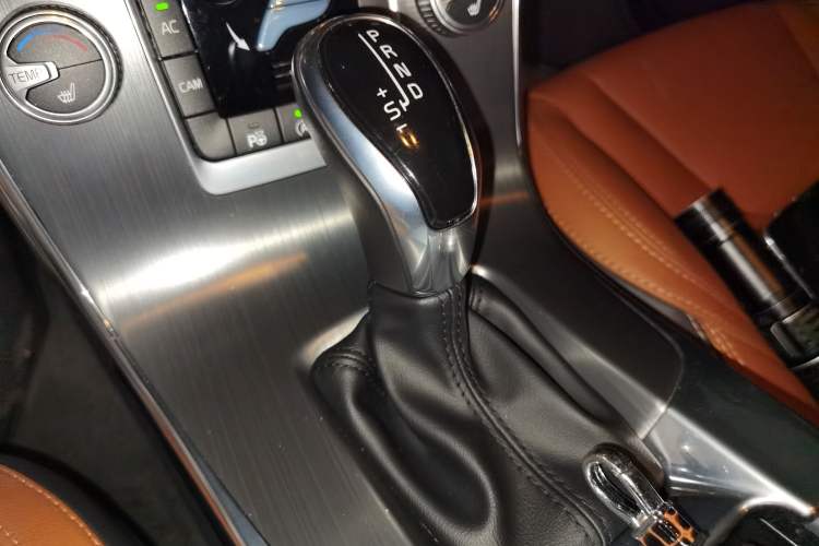 Used Volvo V60 2015 T5 Zhiya Edition Gear Lever