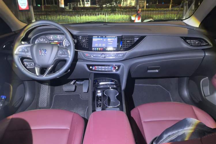 Used Buick Regal 2025 Model 25T Ultra-Enjoyment Edition Center Console