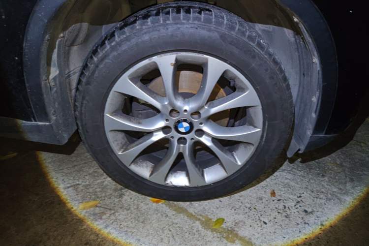 Used BMW X5 2014 xDrive35i Elegant Edition Right Front Wheel Hub