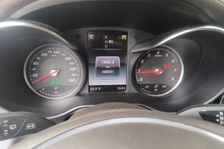 Used Mercedes-Benz GLC 2017 GLC 260 4MATIC Dynamic Edition Odometer Close Up