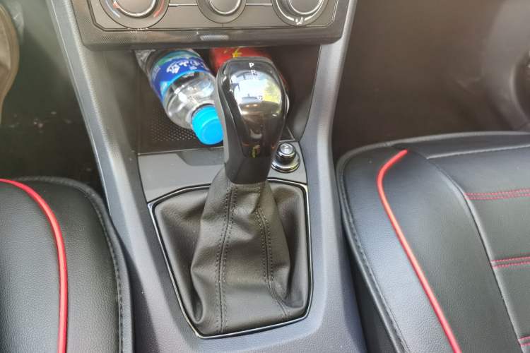 Used Volkswagen Tharu 2026 Model Xinrui 1.5L Rujin Edition Gear Lever