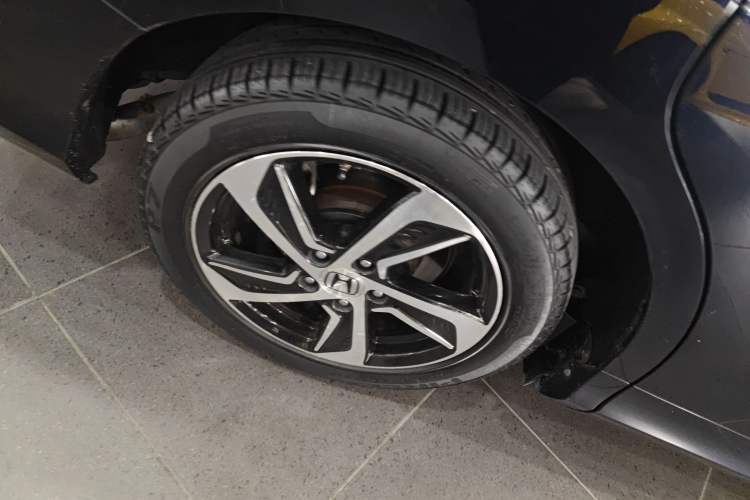 Used Honda Odyssey 2017 2.4L Smart Edition Right Rear Wheel Hub