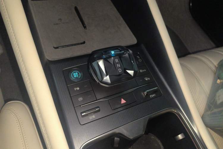 Used BYD Song L EV 2024 662 km Excellence Version Gear Lever