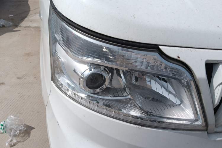 Used CHANGAN KAICHENG Ruixing M60 2023 1.5L GDI Base Model 2-Seat Van Right Front Headlight
