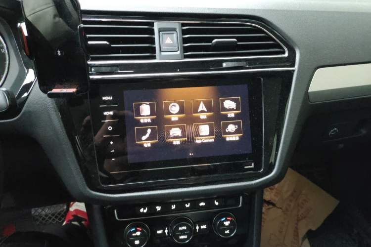 Used Volkswagen Tiguan L 2019 Revised 330TSI Automatic Two-Wheel Drive Smart & Luxury Edition China VI Standard Audio And AC Panel