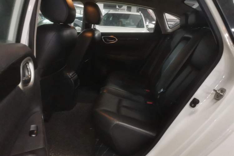 Used Nissan Sylphy 2019 1.6XV CVT Smart Connect Luxury Edition China VI Standard Left Rear Seat