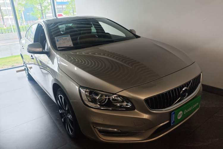 Used Volvo S60 2018 S60L T3 Smart Progress Edition Front Right 45 Deg