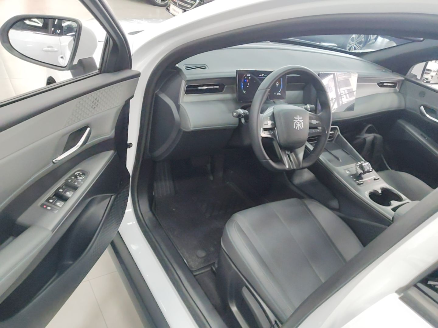 BYD Qin PLUS 2025 DM-i Smart Drive 55KM Leading Model — снимка 18