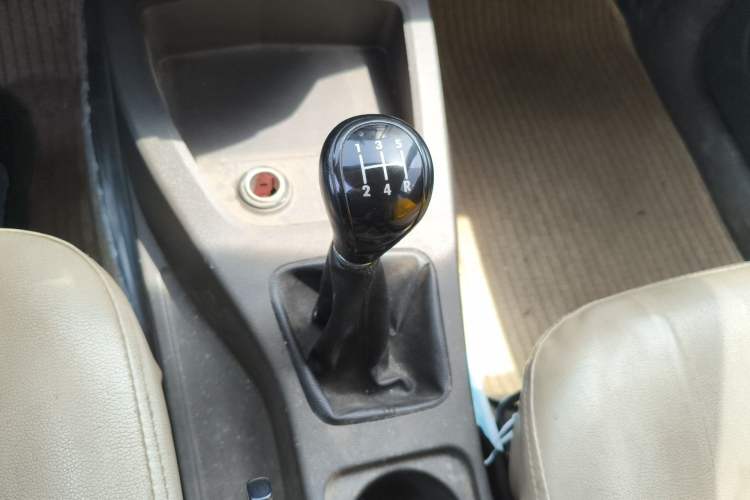 Used Wuling Hongguang 2010 1.2L Base Version China IV Standard Gear Lever