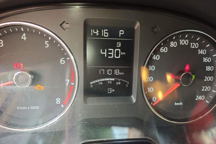 Used Volkswagen Gran Lavida 2013 1.6L Automatic Luxury Model Odometer Close Up