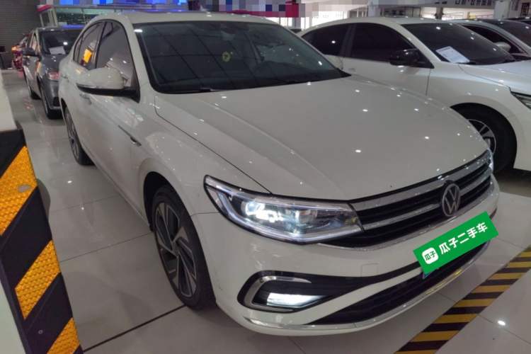 Used Volkswagen Bora 2023 300TSI DSG Prestige Edition Front Right 45 Deg