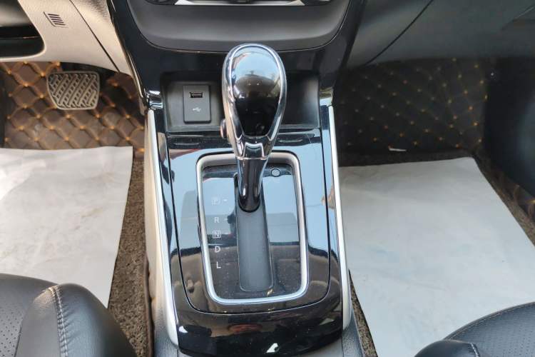 Used Nissan Sylphy 2019 1.6XV CVT Smart Connect Luxury Edition China VI Standard Gear Lever