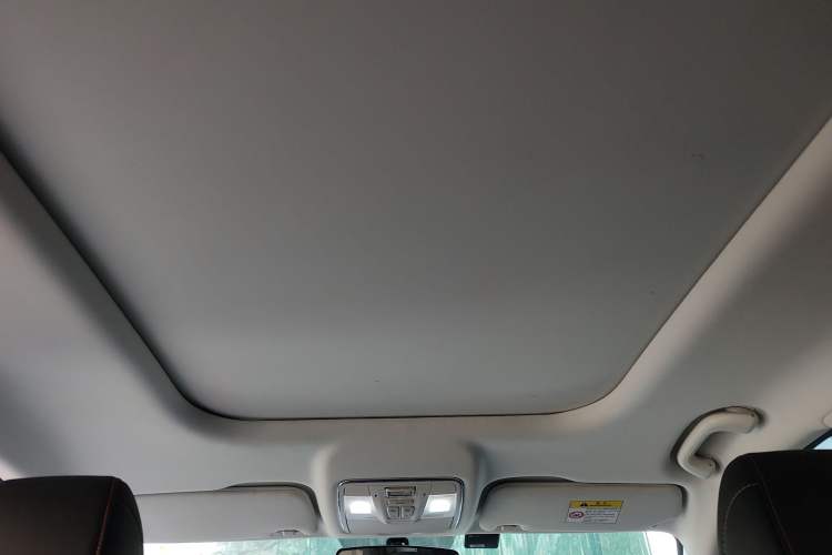 Used CHANGAN OSHAN X7 PLUS 2022 1.5T Blue Whale Edition Automatic Geeker Navigation Model Headliner