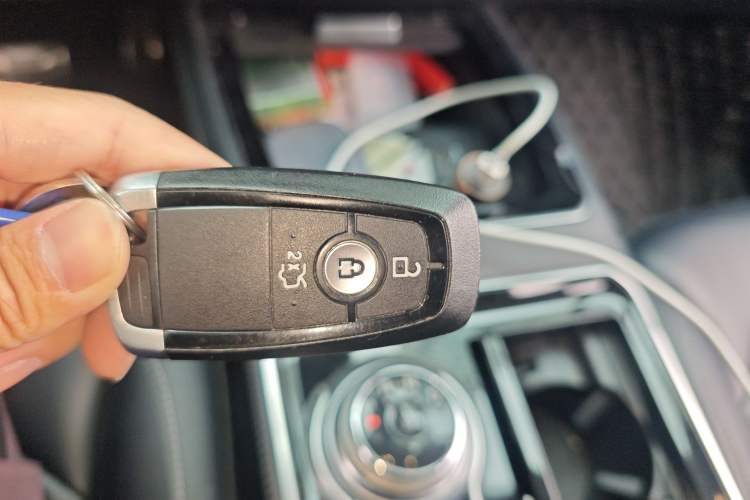 Used Ford Edge 2021 PLUS EcoBoost 245 Two-Wheel-Drive Titanium 7-Seater Interior 1