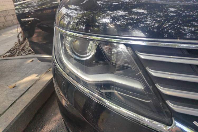 Used Lincoln MKX 2015 2.0T Two-Wheel Drive Deluxe Edition Right Front Headlight