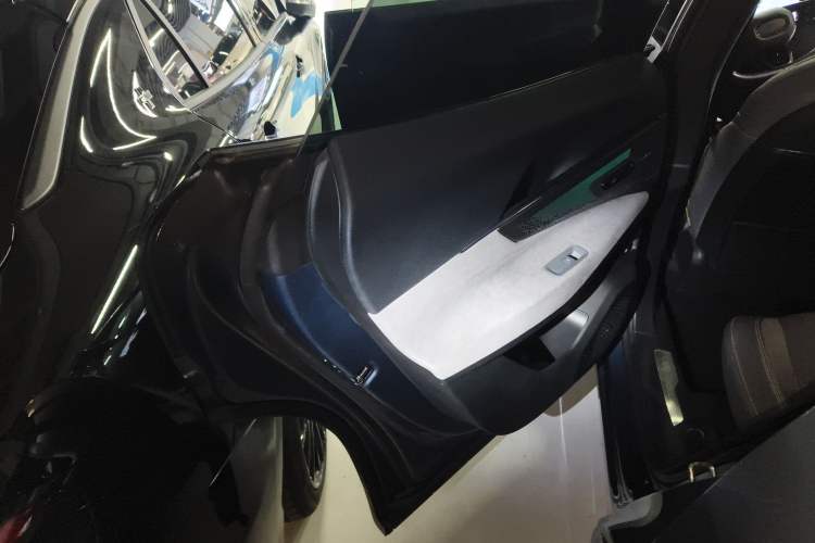 Used Lynk & Co 08 EM-P 2025 220 km All-Wheel-Drive Performance Halo
