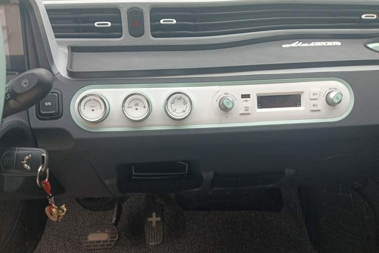 Used Wuling Hongguang MINIEV 2021 Macaron Premium Model – Lithium Iron Phosphate Audio And AC Panel