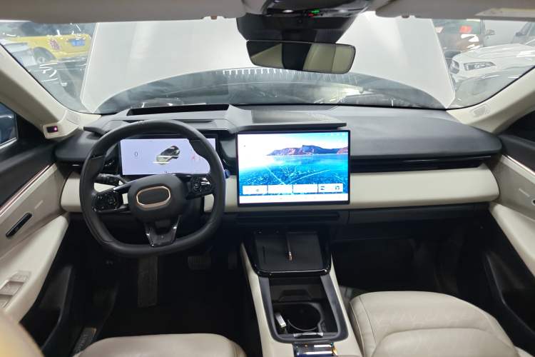 Used Lynk & Co 08 EM-P 2023 245km Ultra-Long Range Halo Center Console