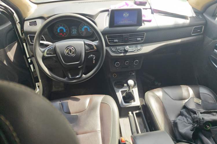 Used Dongfeng Fengon 330 2019 1.5L 330S Manual Comfort Version China VI Standard Center Console