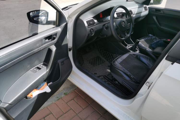 Used Volkswagen Santana 2016 1.6L Manual Fashion Edition