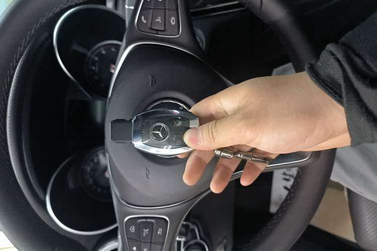 Used Mercedes-Benz GLC 2016 GLC 260 4MATIC Dynamic Edition Interior 1