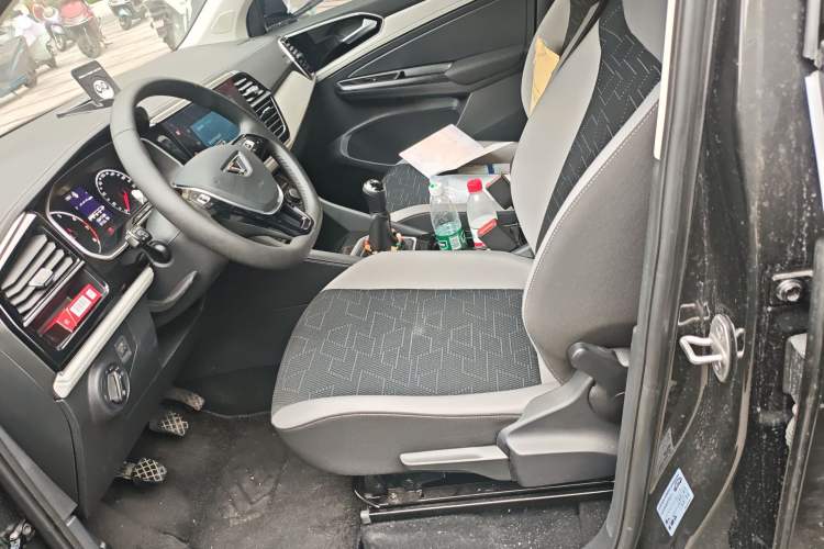 Used Jetta VS5 2024 280TSI Manual Pioneer Edition Left Front Seat