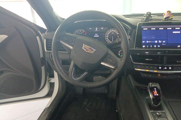 Used Cadillac CT5 2021 28T Luxury Model Steering Wheel