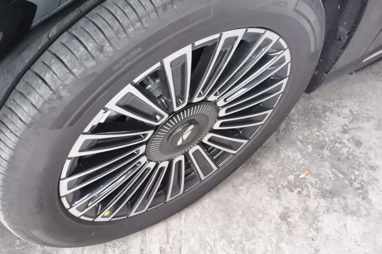 Used Chery Fengyun T11 2026 Model 220 Rear-Drive Boya Giant-Screen Luxury Edition Left Front Wheel Hub