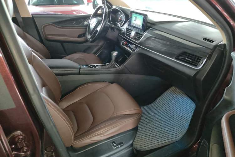 Used Baojun 560 2017 1.5T DCT Flagship Model 7 Seats