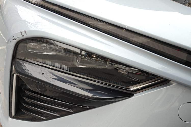 Used NETA S 2022 Extended-Range Version 1160 km Rear-Drive Big Edition Right Front Headlight