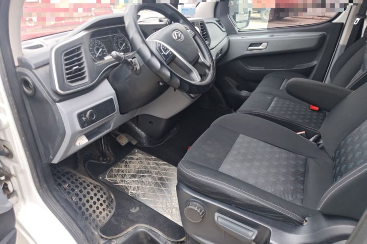 Used SAIC MAXUS Xintu V80 2024 Aotong Value Edition 6AMT Short Wheelbase Ultra-Low Roof 127 Ps 5/6 Seats