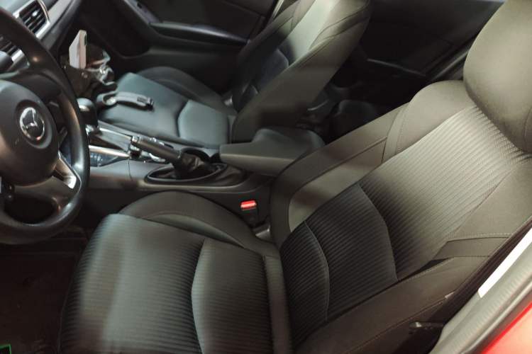 Used Mazda 3 Axela 2016 Sedan 1.5L Automatic Luxury Model