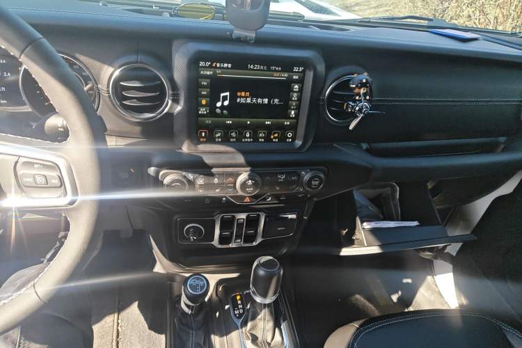 Used Jeep Gladiator 2024 3.6L Camping Edition