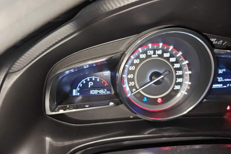 Used Mazda 3 Axela 2016 Sedan 1.5L Automatic Comfort Model
