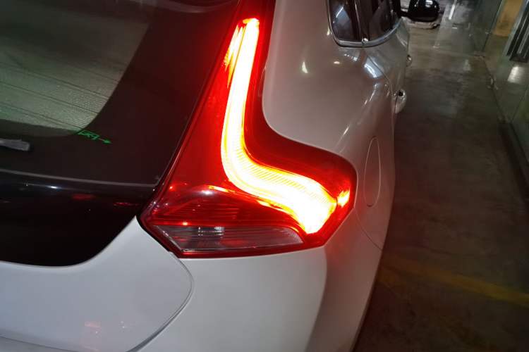 Used Volvo V40 2013 2.0T Zhiya Edition