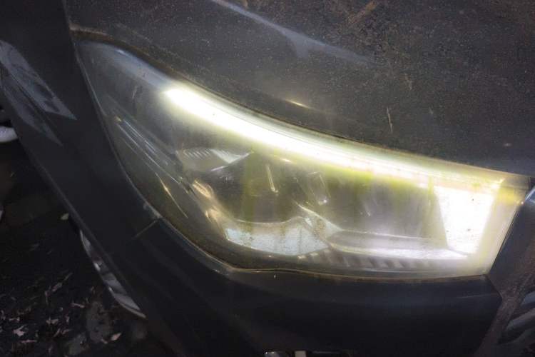 Used SAIC MAXUS V100 RV 2022 2.0T Traveler V100 Mountain Retreat Edition with Longitudinal Bed
