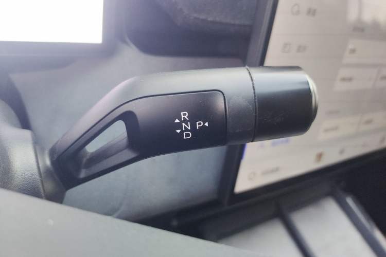 Used Lynk & Co 08 EM-P 2023 120km Long-Range Halo Gear Lever