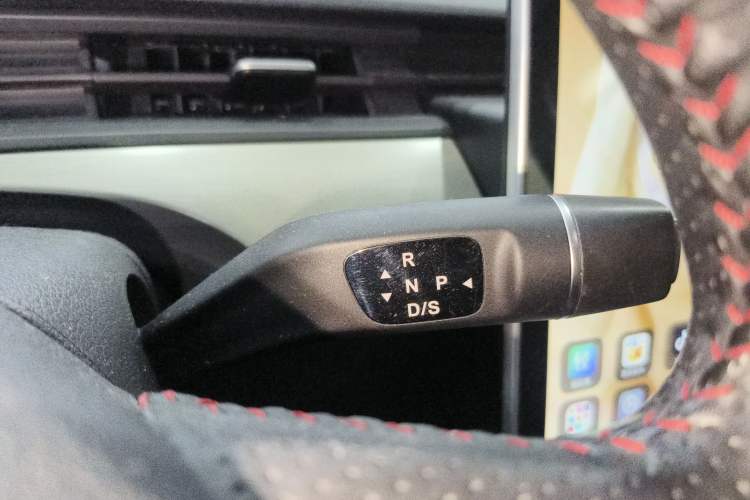 Used NETA V 2021 Long-Range Entertainment Edition Upgrade Model Gear Lever