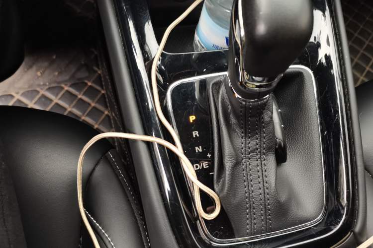 Used Roewe i5 2020 1.5L Automatic 4G Connect Luxury Flagship Edition Gear Lever