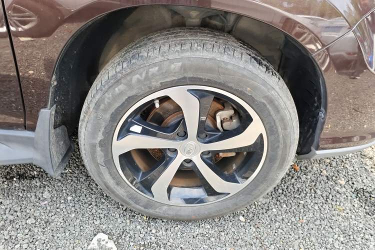 Used BYD S7 2016 2.0T Automatic Prestige Edition Right Front Wheel Hub