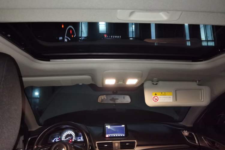 Used Mazda 3 Axela 2019 Cloud-Controlled Sedan 1.5L Automatic Luxury Model China VI Standard Headliner