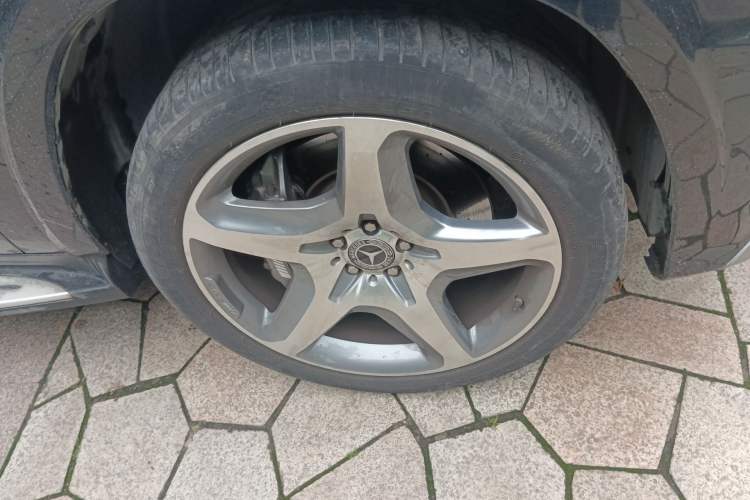 Used Mercedes-Benz GL-Class AMG 2014 AMG GL 63 Right Front Wheel Hub