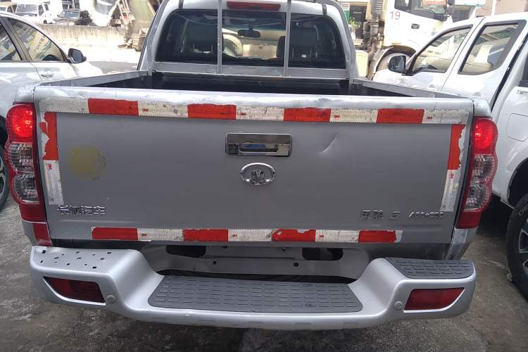 Used Great Wall Wingle 5 2017 2.0T European Version Diesel Two-Wheel Drive Advanced Large Double-Cab GW4D20E